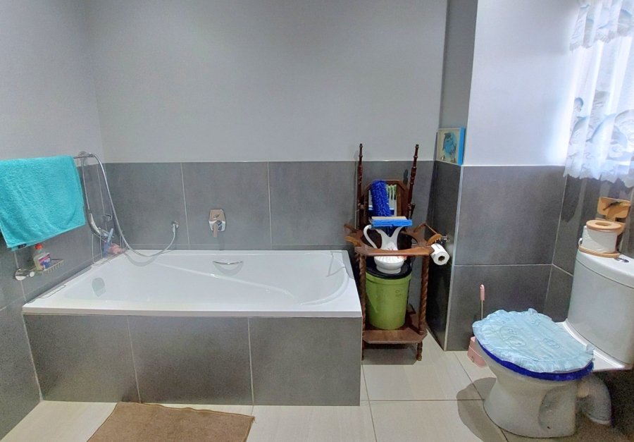 2 Bedroom Property for Sale in Ifafi North West